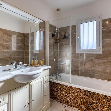 Holiday home Harmante Maison Proche *