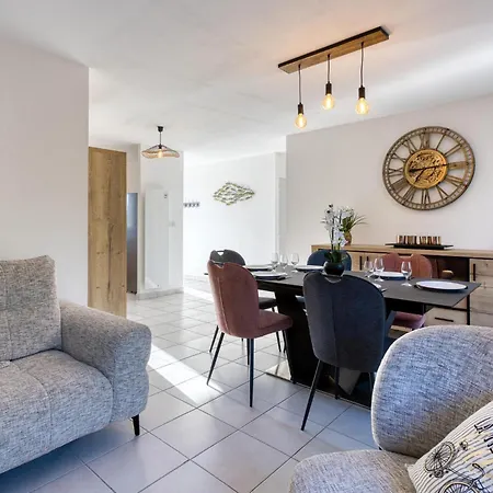 Harmante Maison Proche